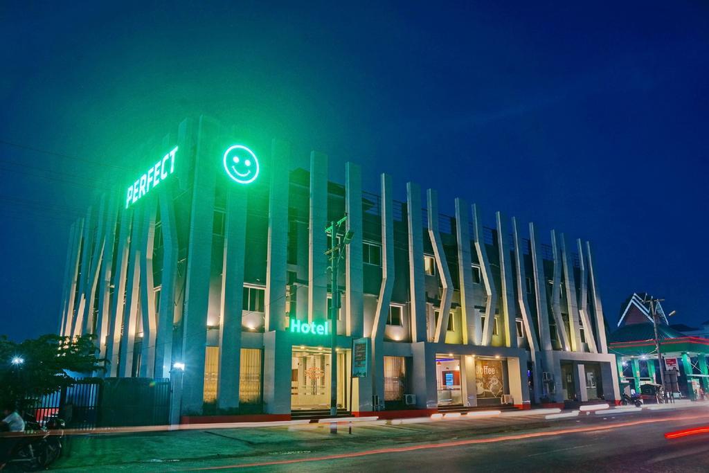 Perfect Hotel Mandalay Exteriör bild