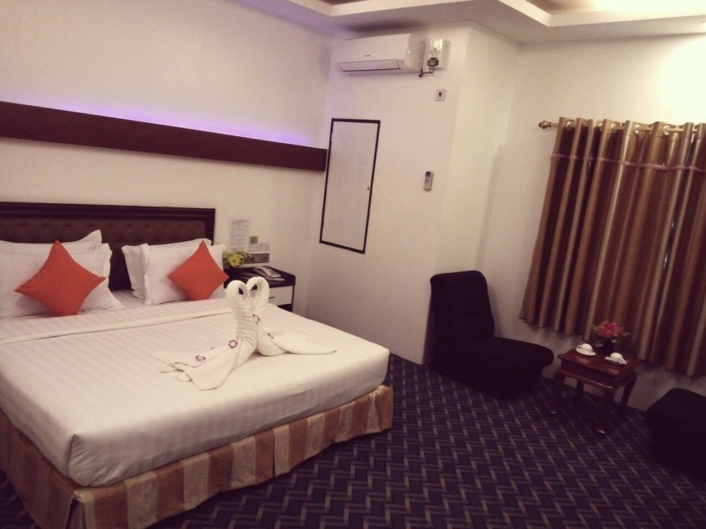 Perfect Hotel Mandalay Exteriör bild