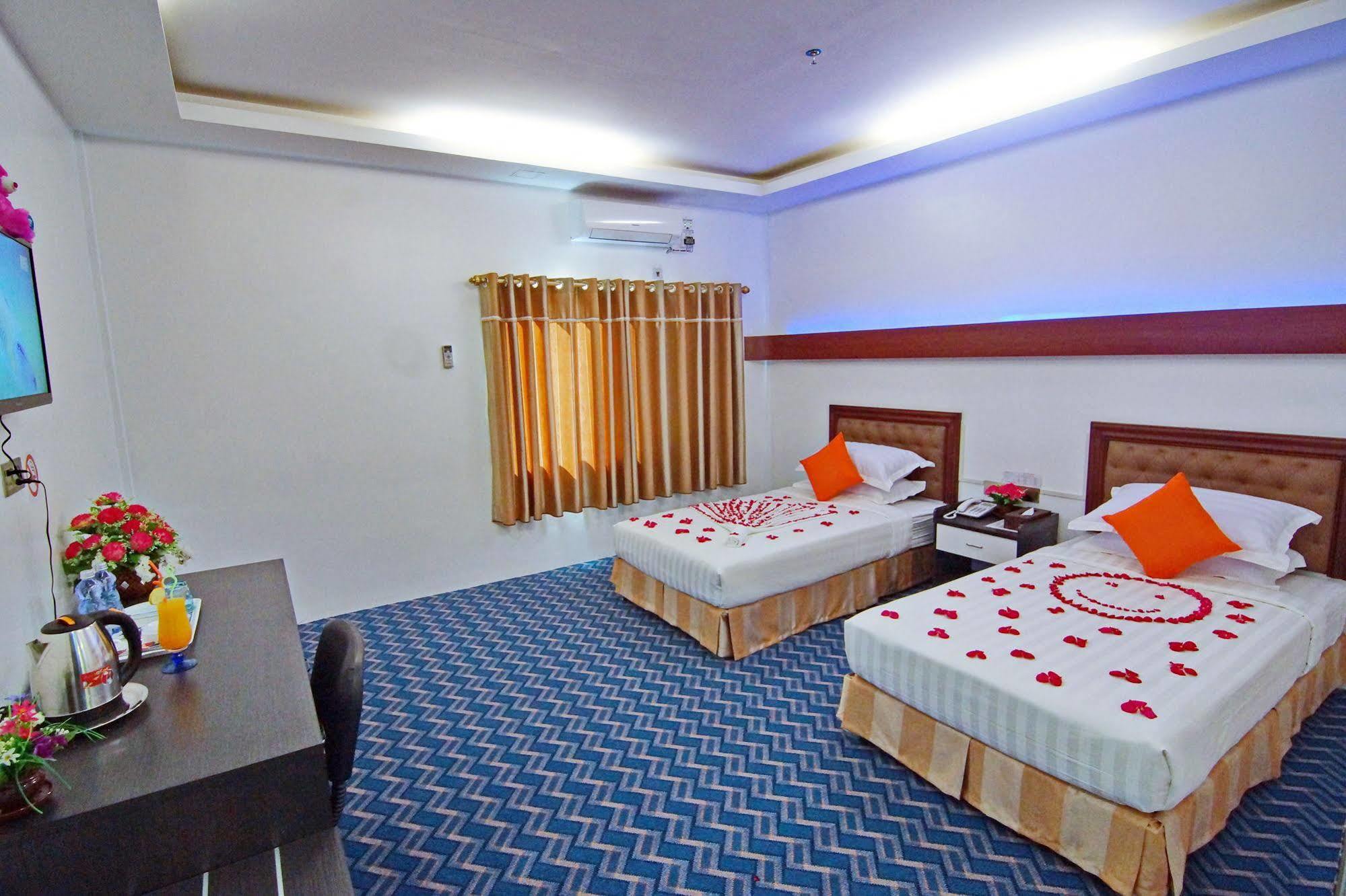 Perfect Hotel Mandalay Exteriör bild