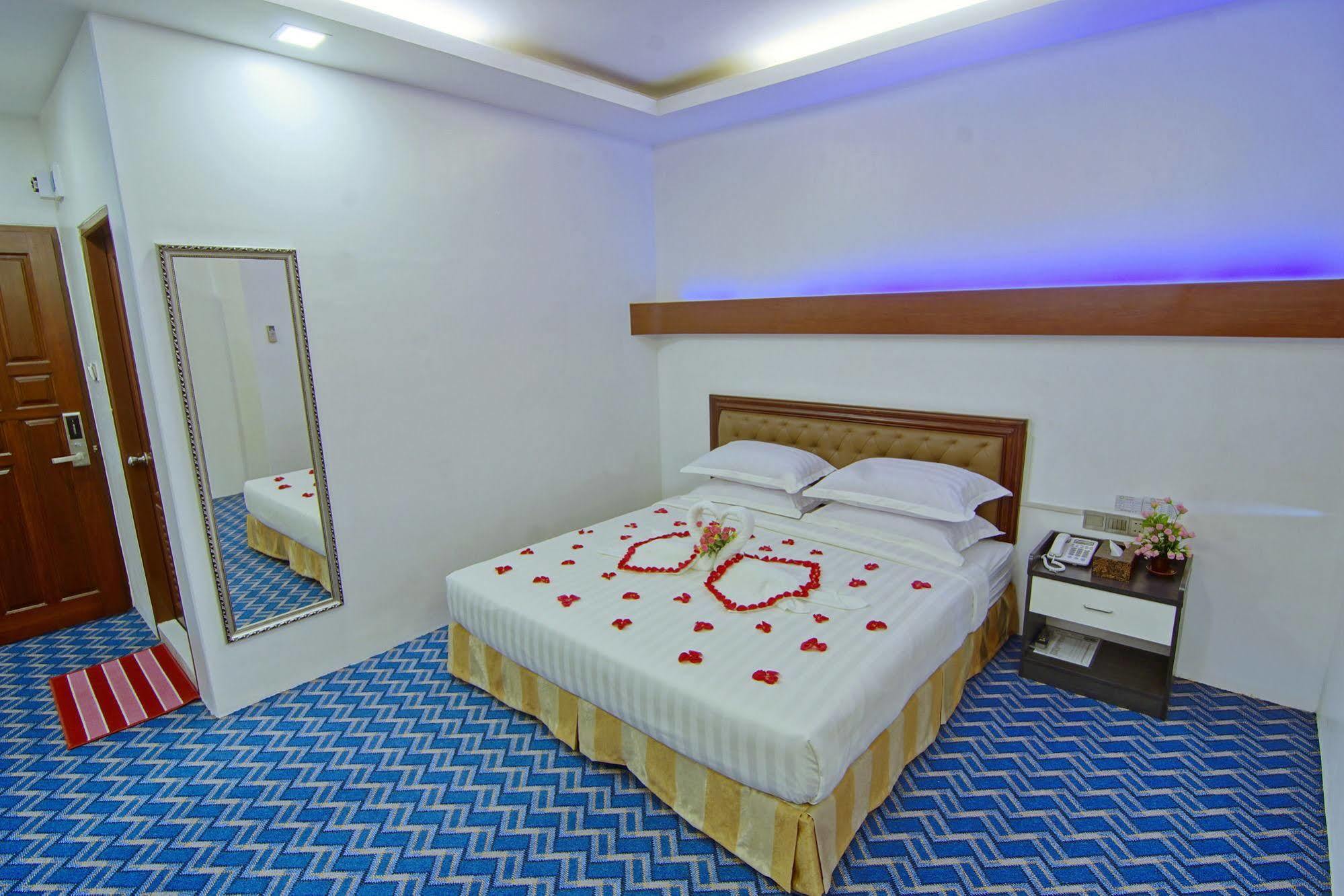 Perfect Hotel Mandalay Exteriör bild