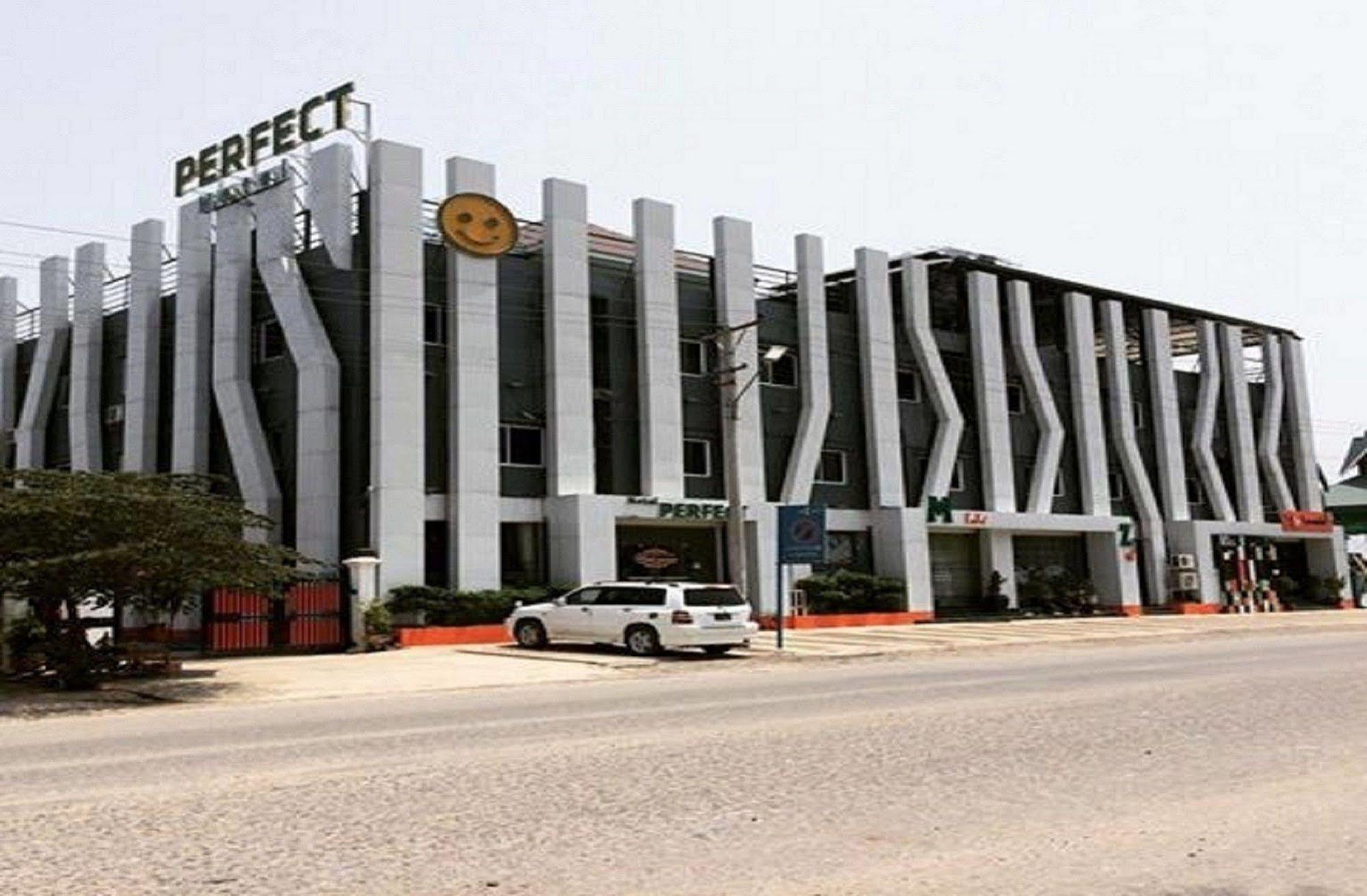 Perfect Hotel Mandalay Exteriör bild